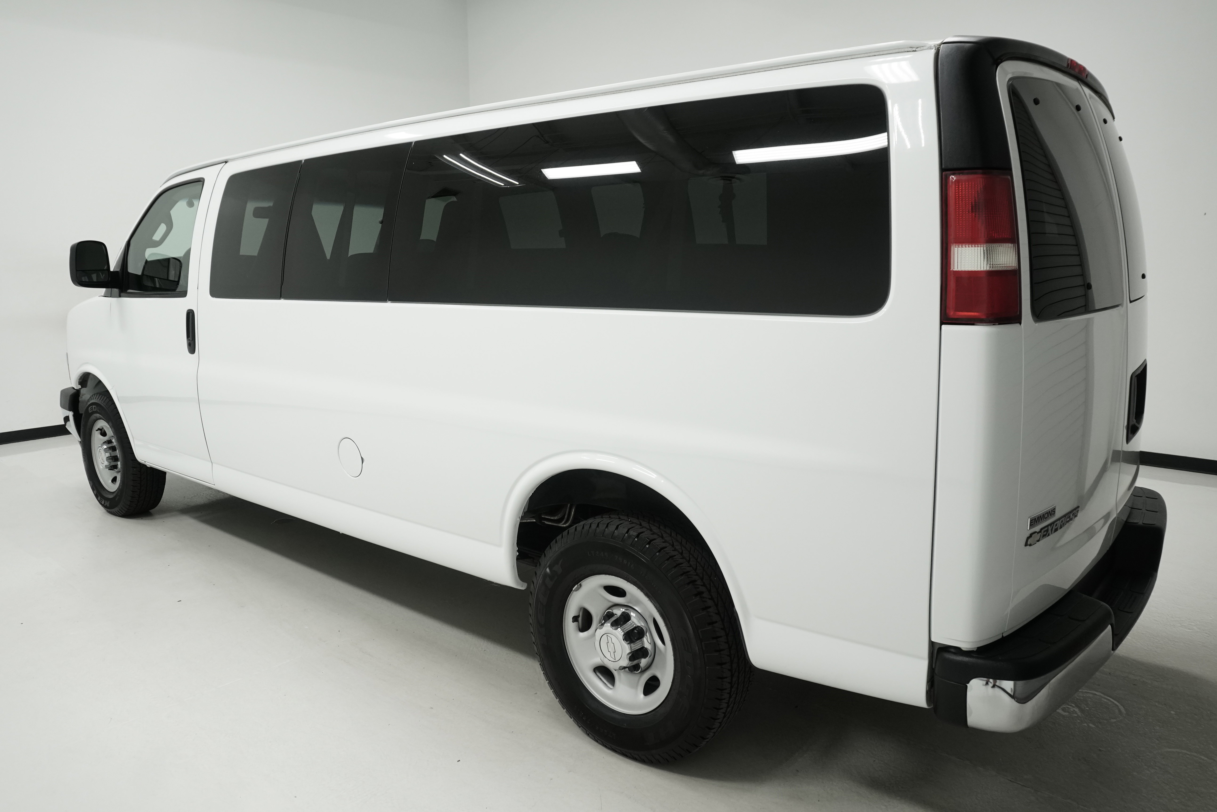 Used 2017 Chevrolet Express 3500 LT w/ LT Preferred Equipment Group image 5