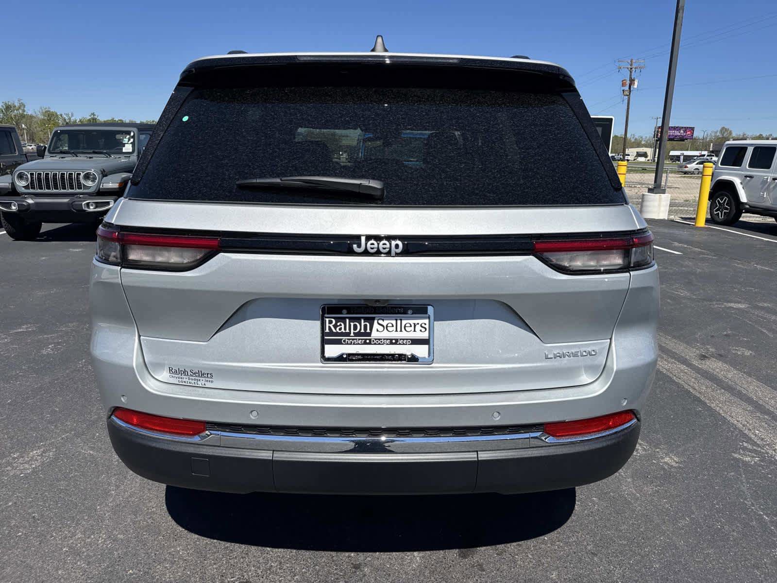 New 2026 Jeep Grand Cherokee Laredo X RWD image 5