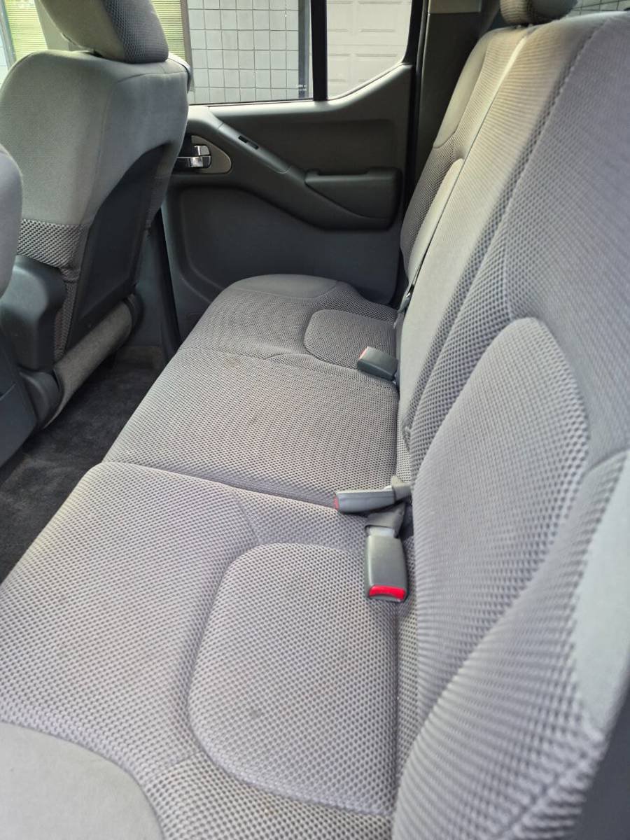 Used 2010 Nissan Frontier SE AWD/4WD image 8