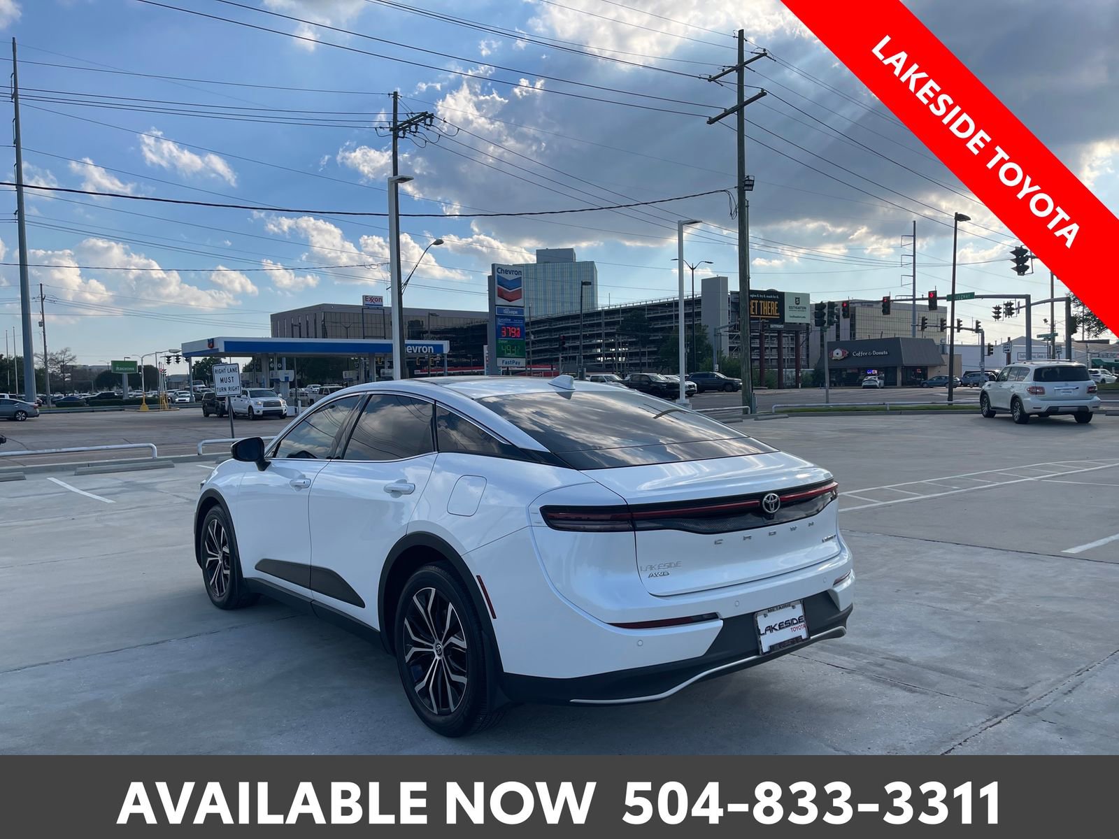 Used 2023 Toyota Crown Limited image 3