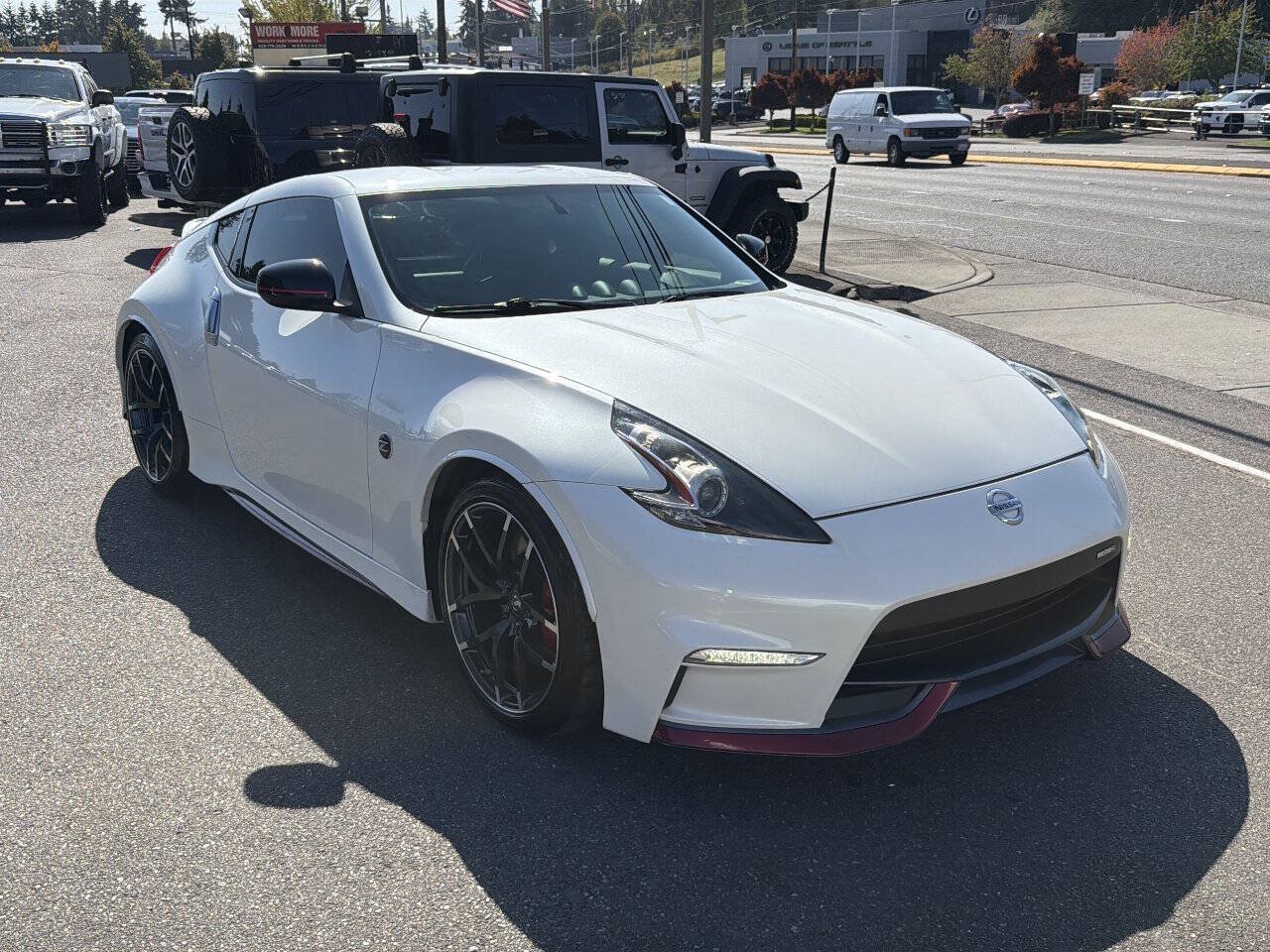 Used 2017 Nissan 370Z NISMO RWD image 12
