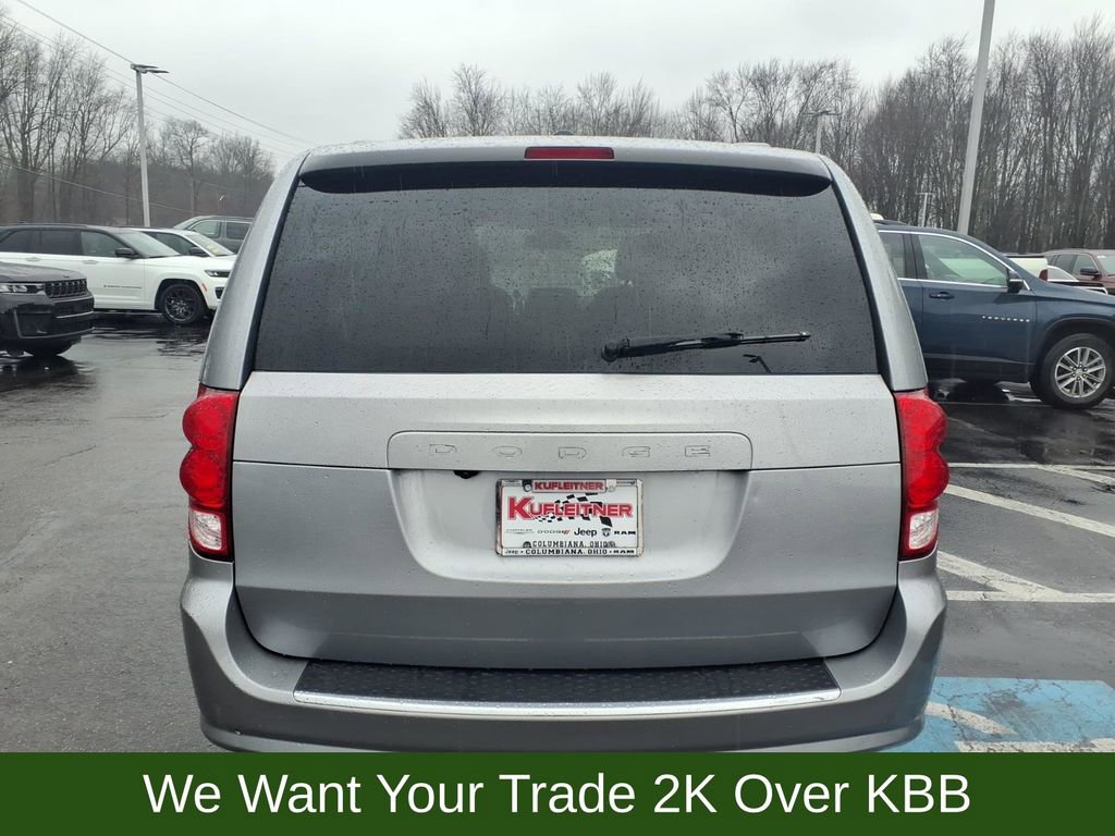 Used 2019 Dodge Grand Caravan SXT image 3