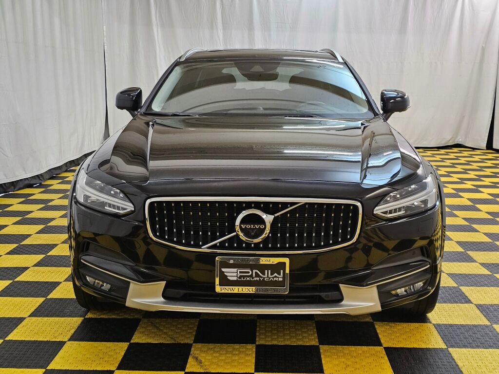 Used 2017 Volvo V90 T6 Cross Country image 8