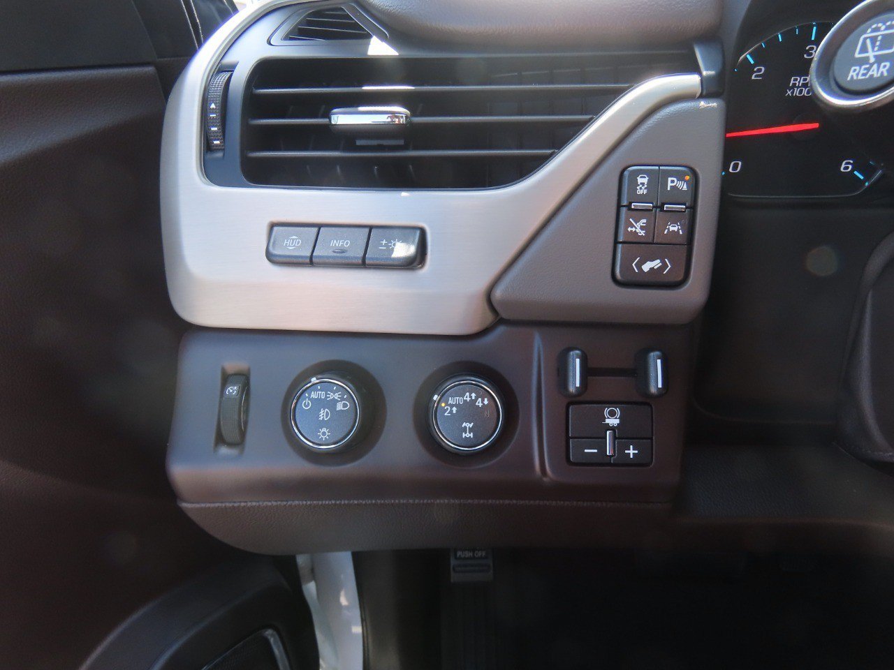 Used 2019 GMC Yukon Denali w/ Denali Ultimate Package AWD/4WD image 27