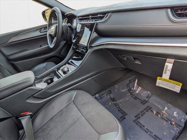 New 2024 Jeep Grand Cherokee L Altitude image 28