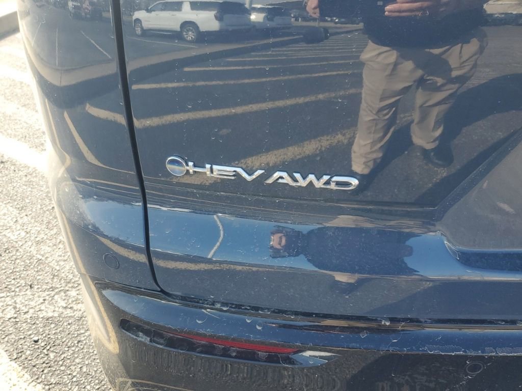 Used 2025 Toyota Crown Signia w/ Advanced Technology Package image 5