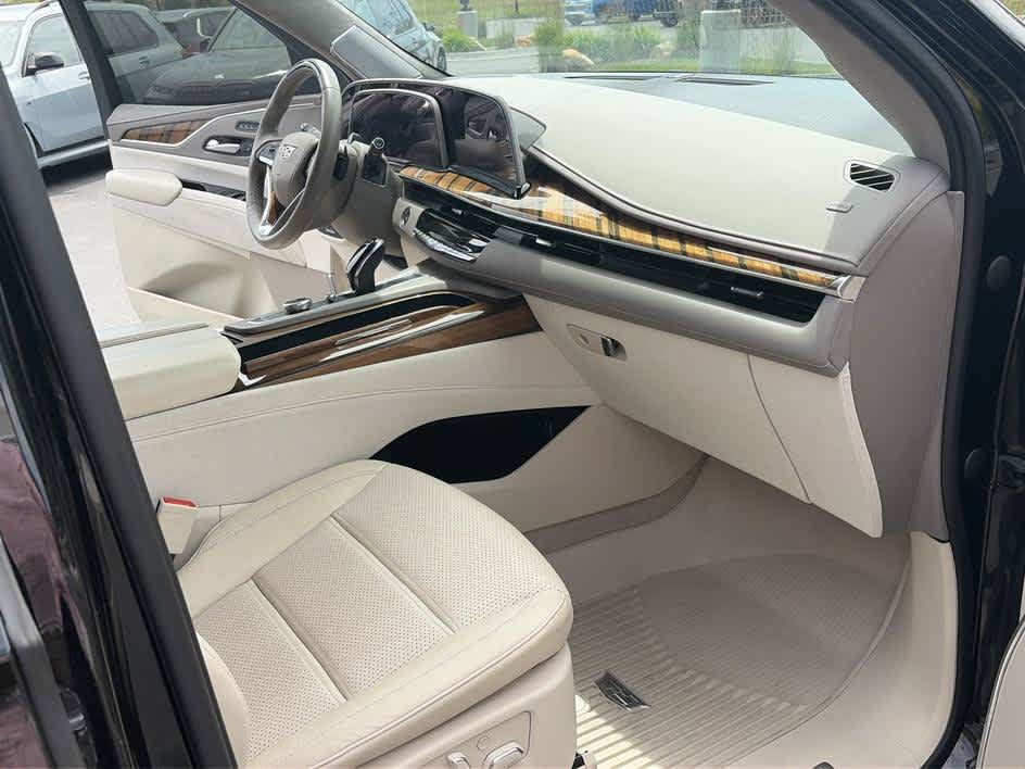 Used 2022 Cadillac Escalade Sport Platinum AWD/4WD image 28