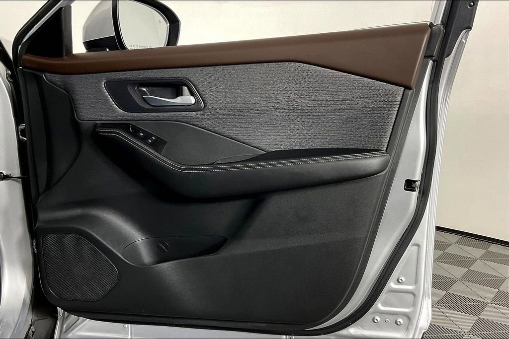 Certified 2023 Nissan Rogue SV image 24