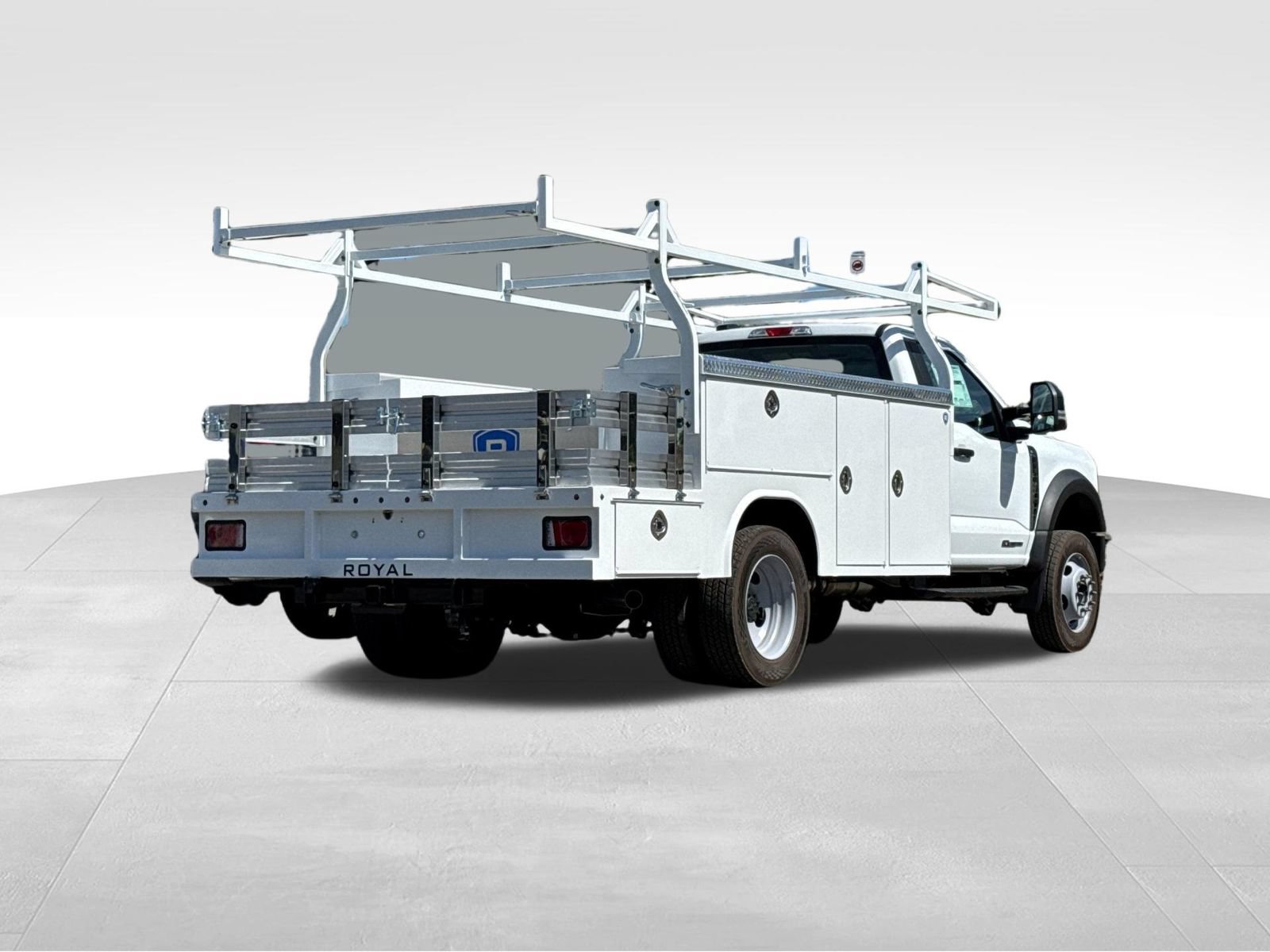 Used 2024 Ford F550 Luxury RWD image 3