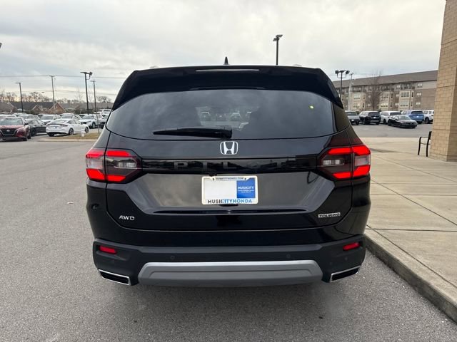 New 2025 Honda Pilot Touring image 3