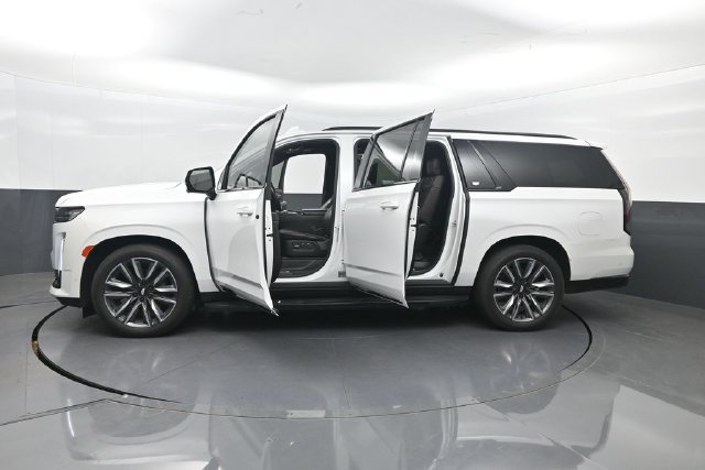 Used 2023 Cadillac Escalade ESV Sport Platinum w/ LPO, ONYX Package AWD/4WD image 33