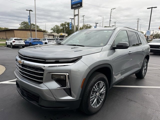 Used 2025 Chevrolet Traverse LT