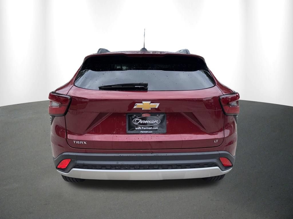 Used 2024 Chevrolet Trax LT w/ LT Convenience Package FWD image 14
