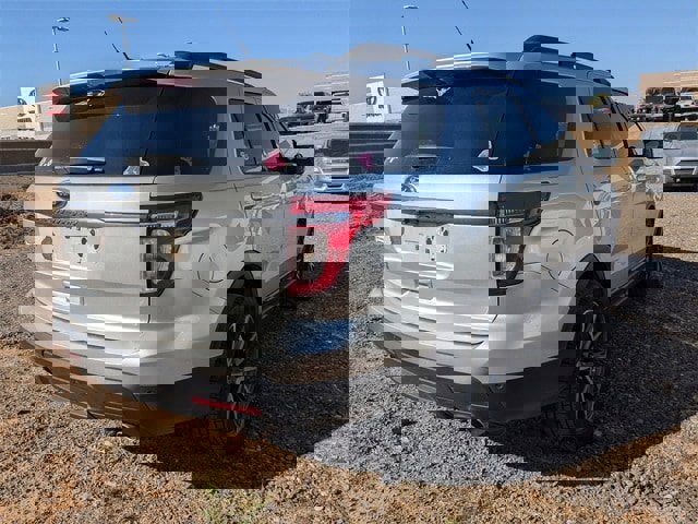 Used 2015 Ford Explorer XLT w/ Equipment Group 202A image 4