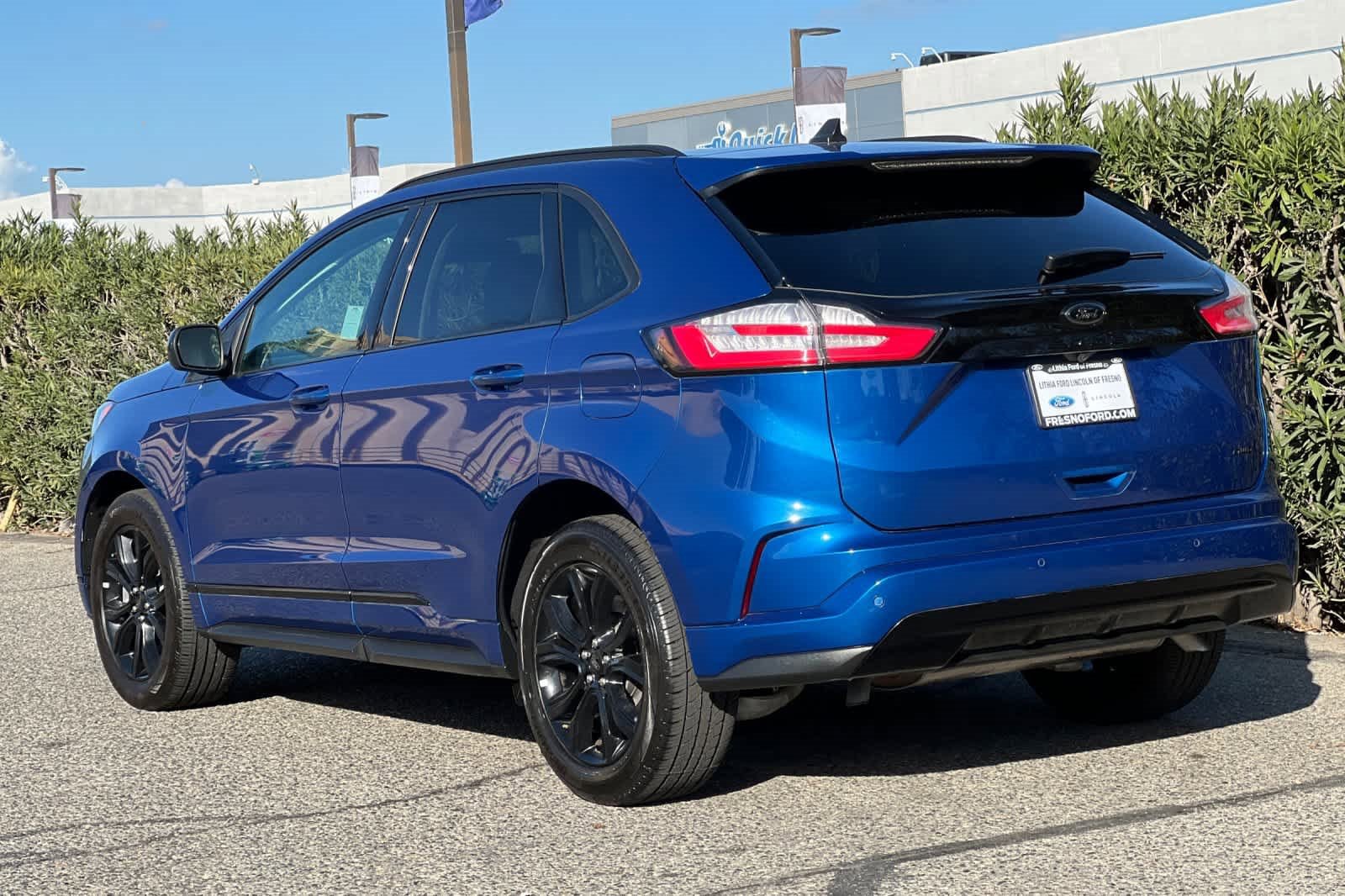 Certified 2024 Ford Edge SE w/ Black Appearance Package image 7