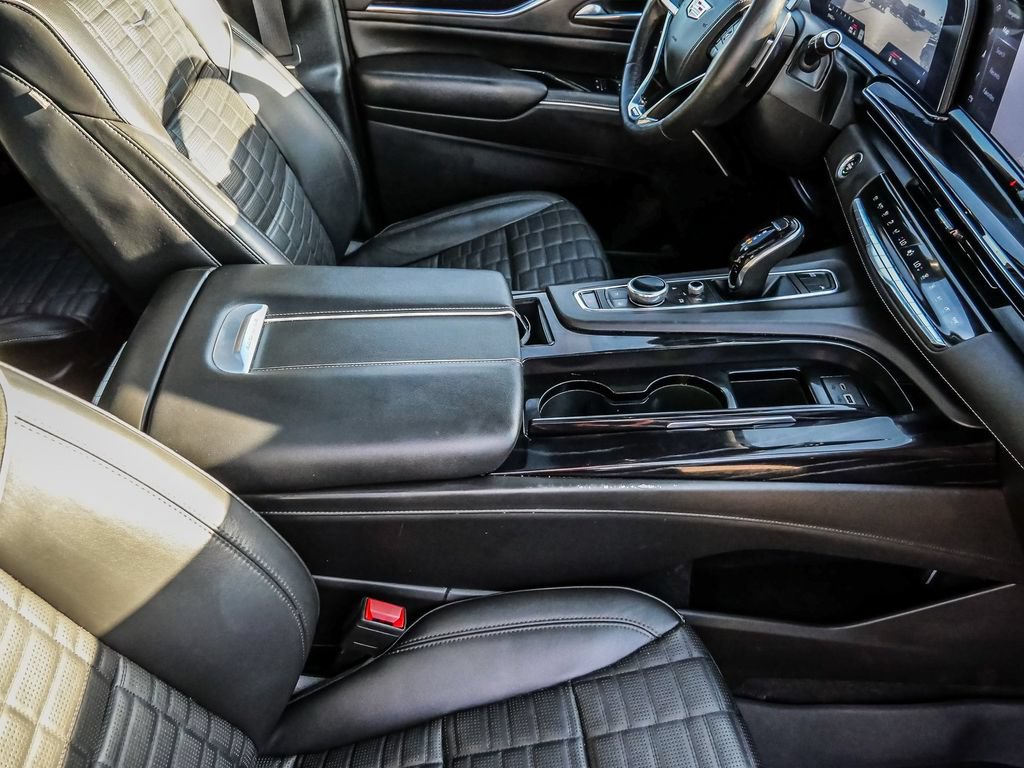 Used 2023 Cadillac Escalade ESV V w/ LPO, ONYX Package AWD/4WD image 18