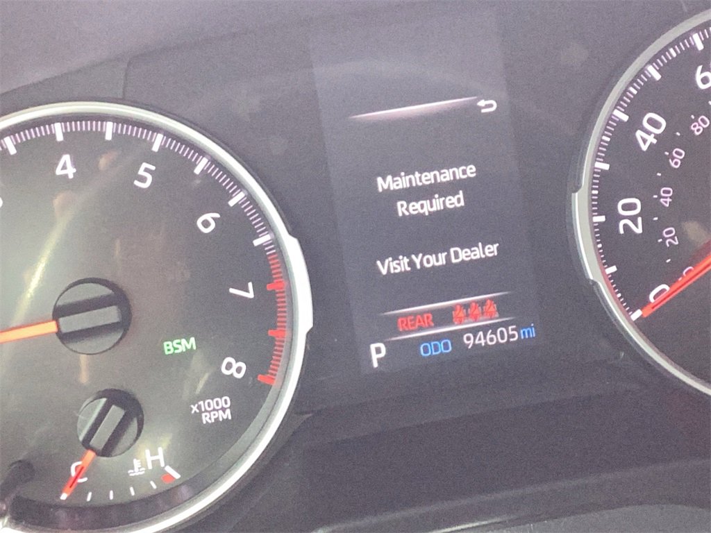 Used 2020 Toyota RAV4 XLE image 28