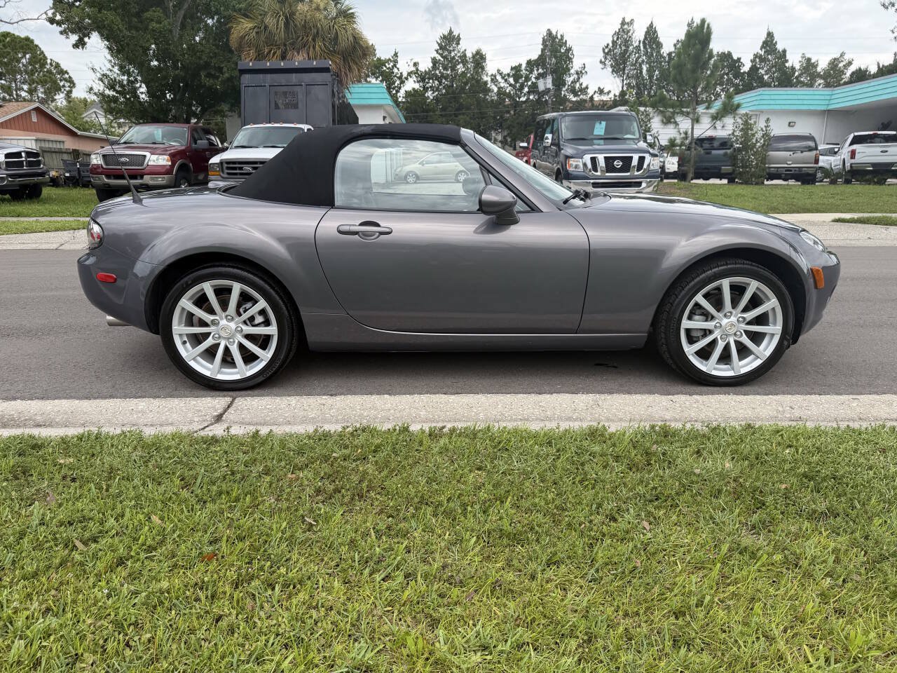 Used 2006 MAZDA MX-5 Miata Grand Touring RWD image 8