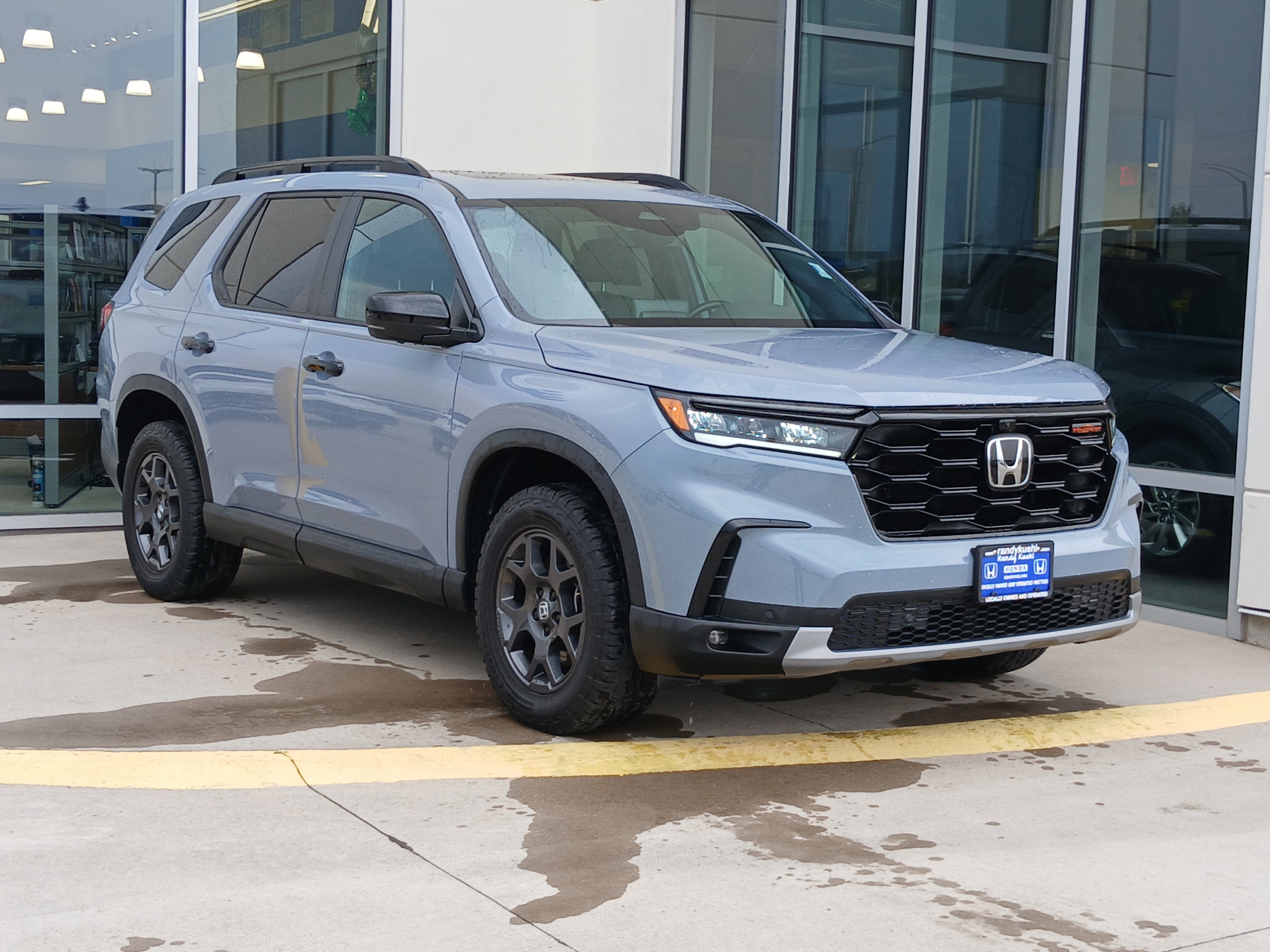 Used 2025 Honda Pilot TrailSport image 5