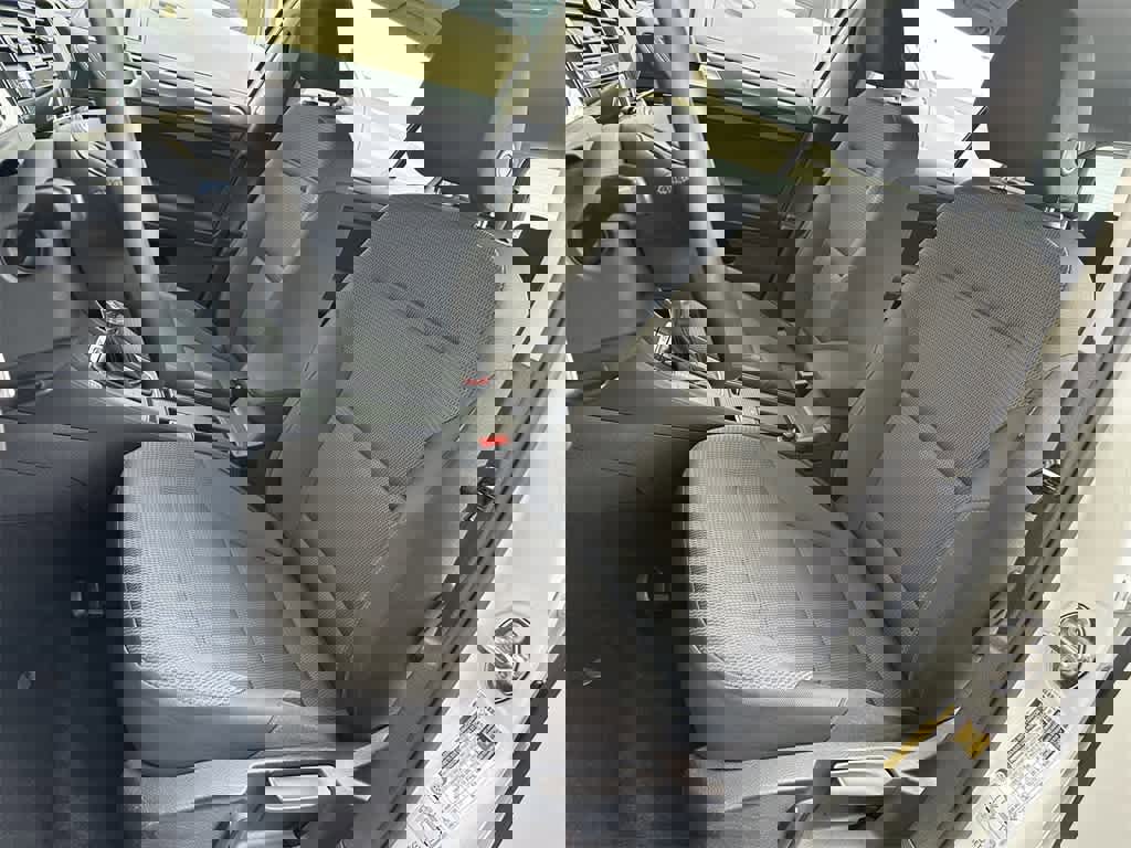 Used 2019 Volkswagen e-Golf SE w/ Driver Assistance Package image 11