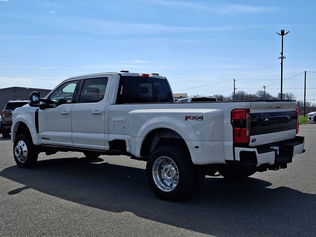 Used 2025 Ford F450 Platinum w/ FX4 Off-Road Package image 4