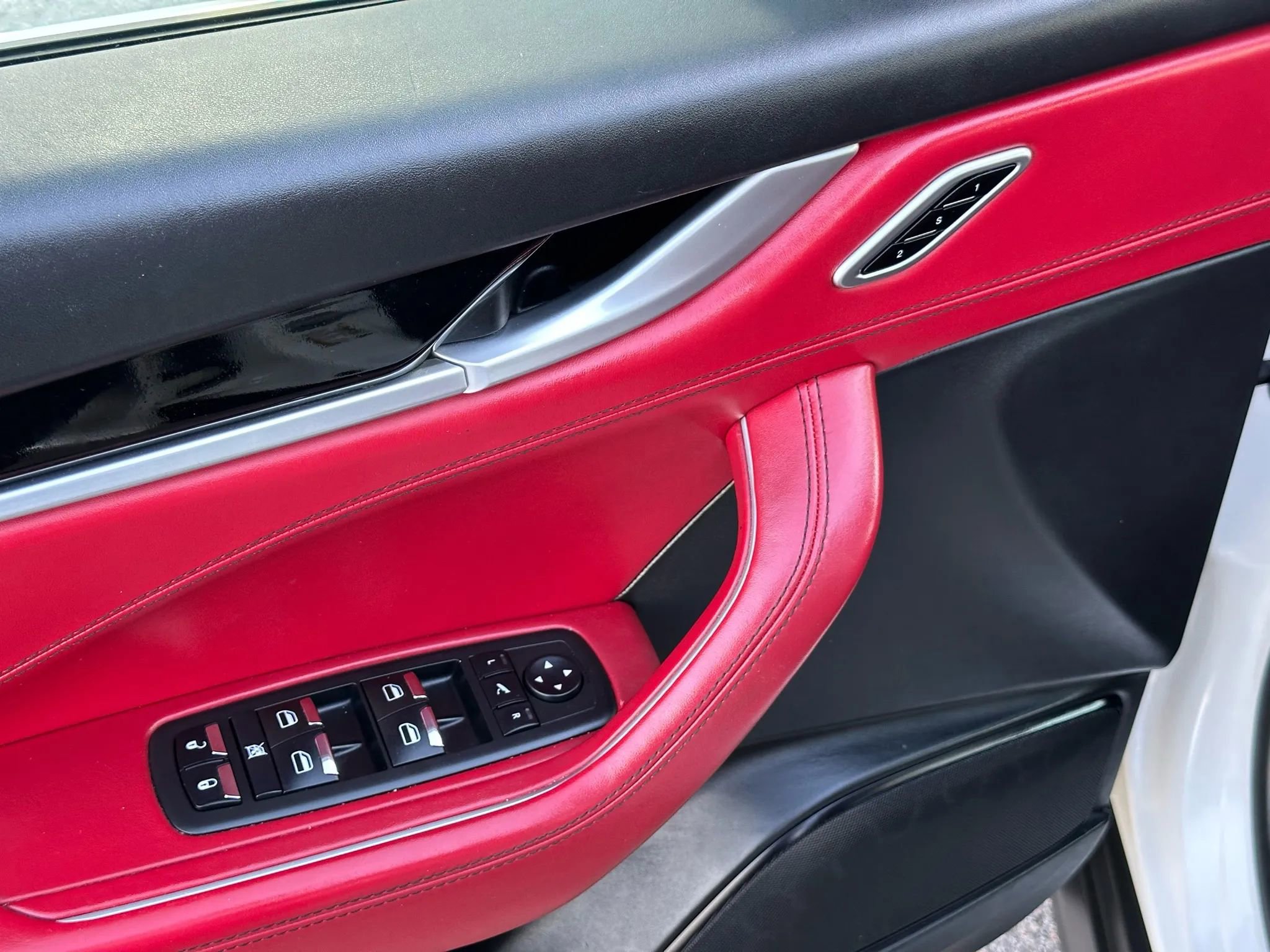 Used 2017 Maserati Levante w/ Sport Package image 11