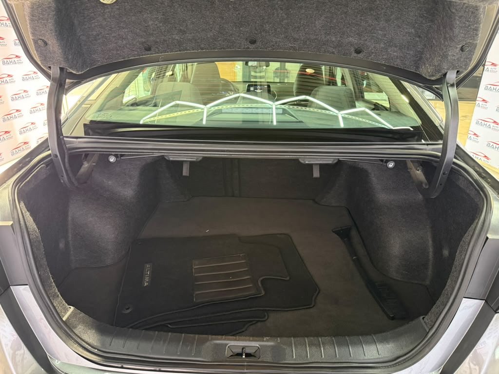 Used 2025 Nissan Altima 2.5 SV FWD image 45