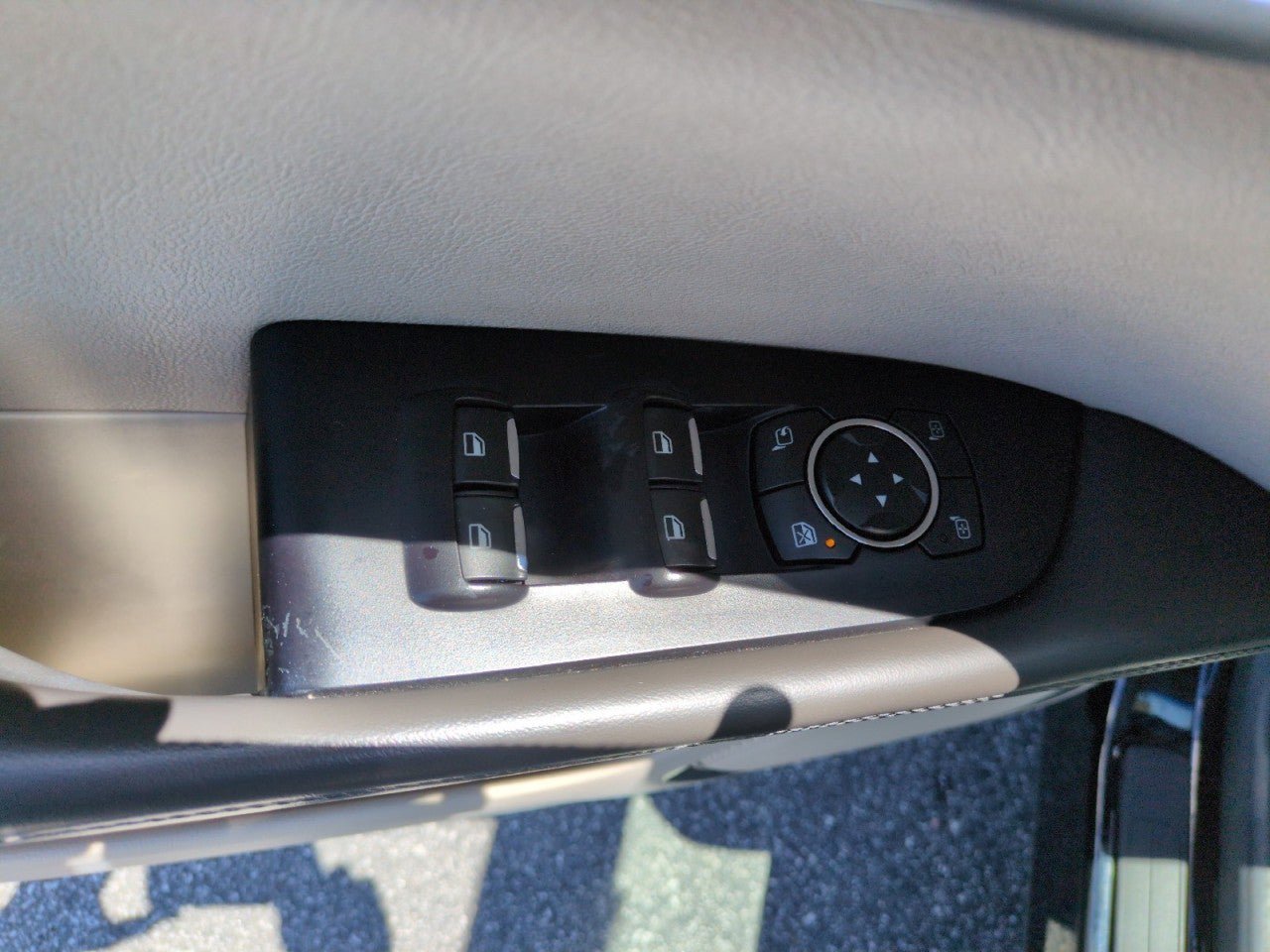 Used 2017 Lincoln MKX Select w/ Select Plus Package FWD image 16
