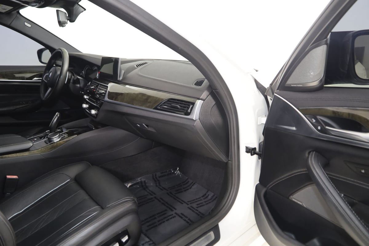 Used 2018 BMW M550i xDrive AWD/4WD image 45