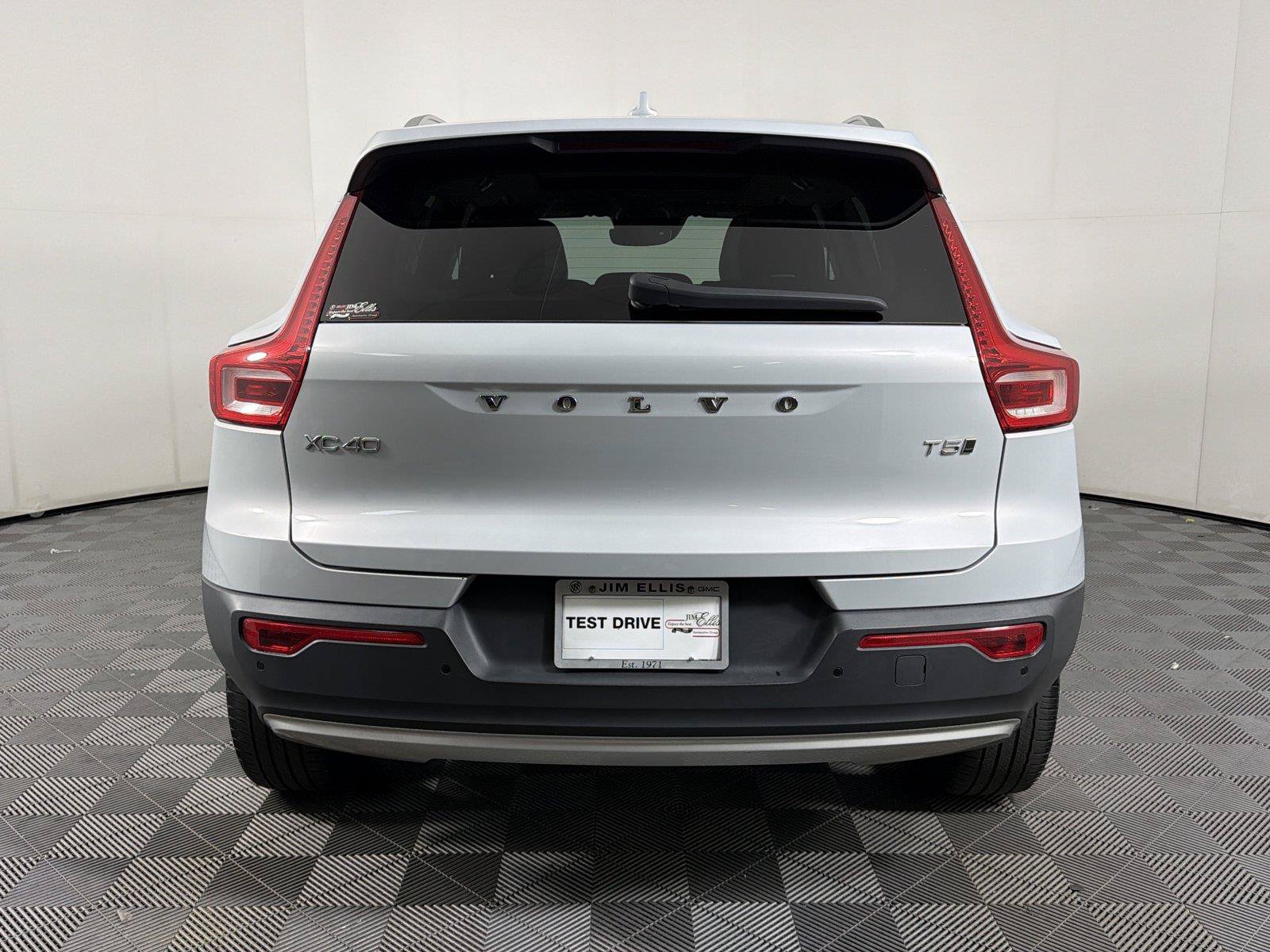 Used 2020 Volvo XC40 T5 Momentum AWD/4WD image 5