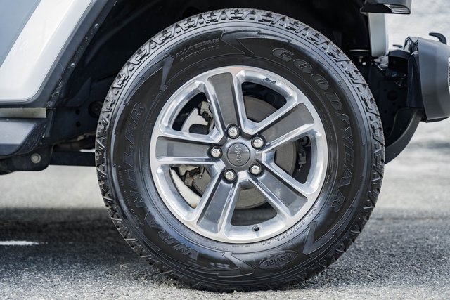 Used 2022 Jeep Wrangler Unlimited Sahara w/ Dual Top Group image 17