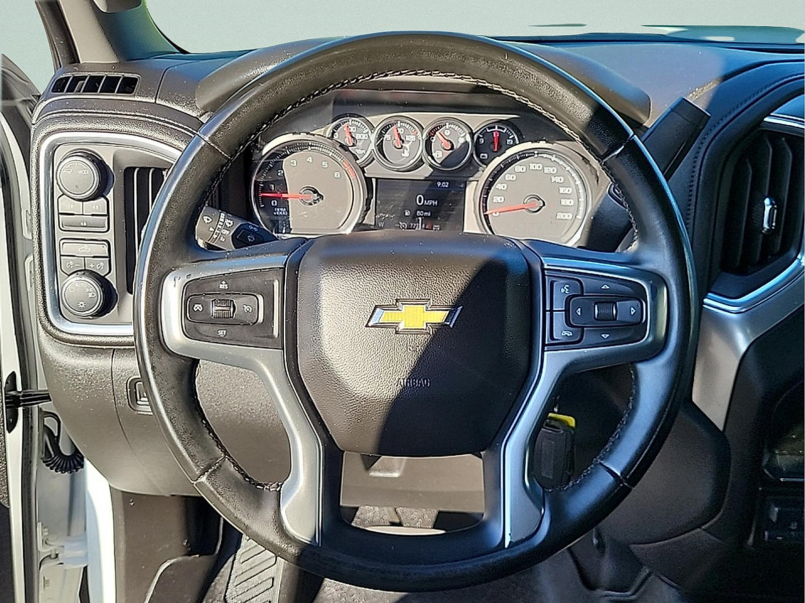 Used 2023 Chevrolet Silverado 2500 LT AWD/4WD image 16