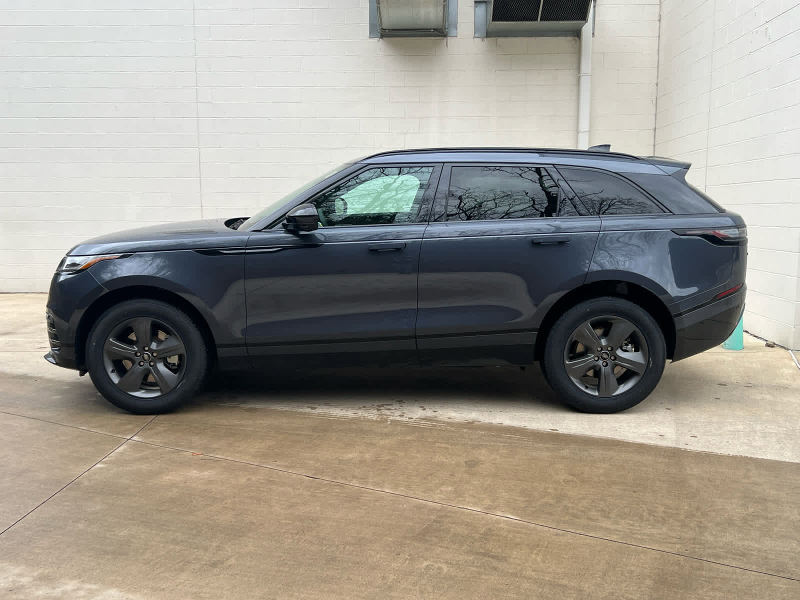 Used 2025 Land Rover Range Rover Velar Dynamic SE image 5