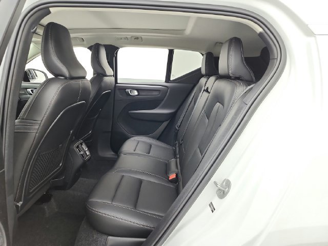Certified 2025 Volvo XC40 B5 Ultra AWD/4WD image 36