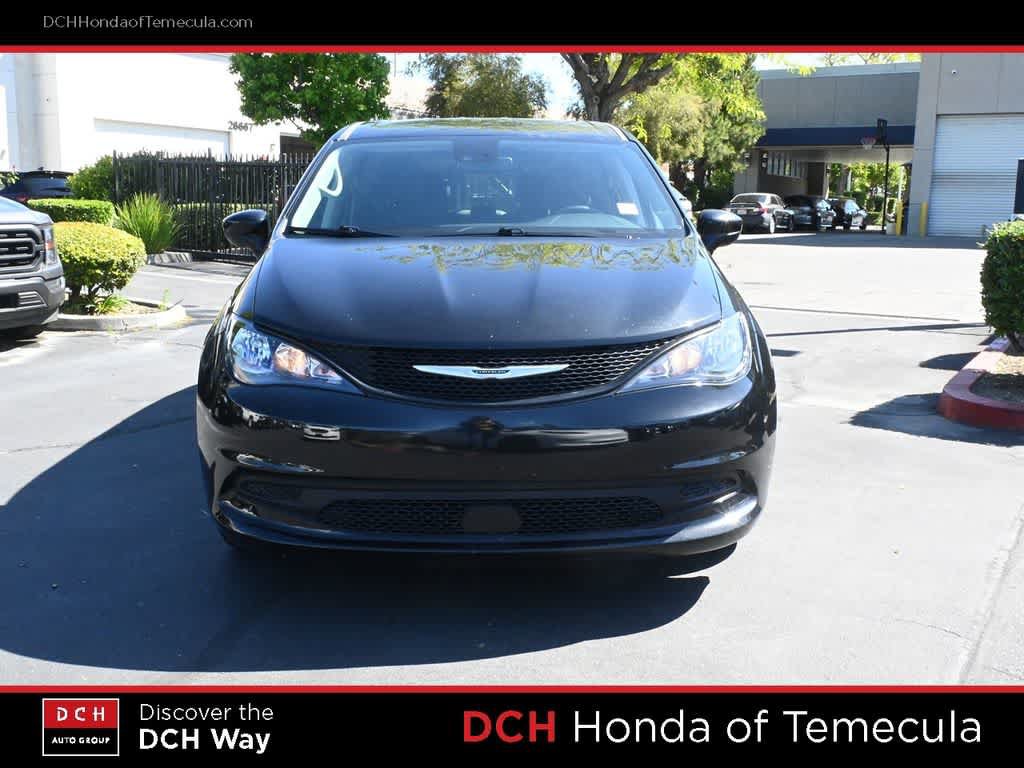Used 2023 Chrysler Voyager LX FWD image 2