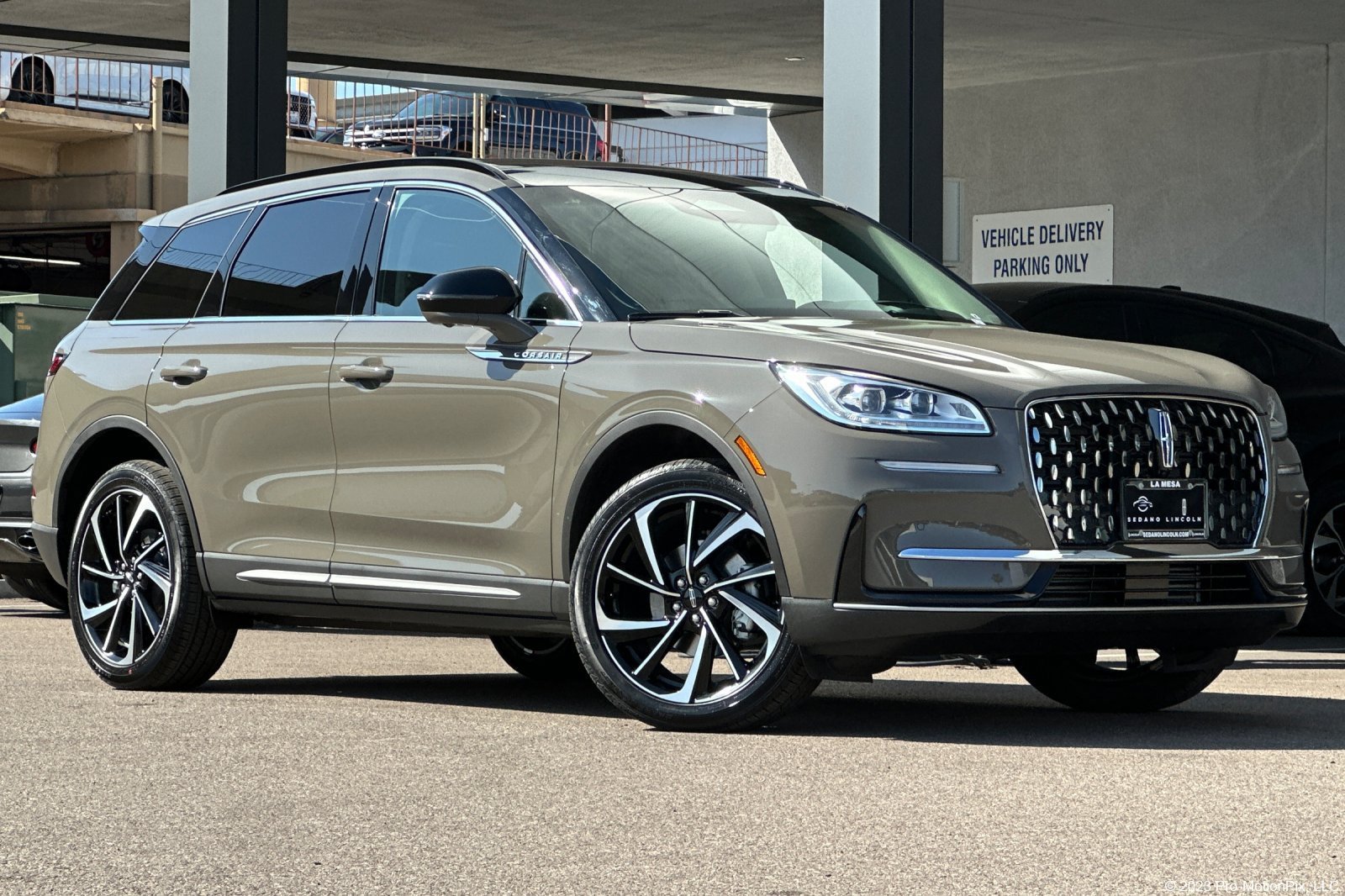 New 2025 Lincoln Corsair Reserve w/ Equipment Group 202A FWD image 1