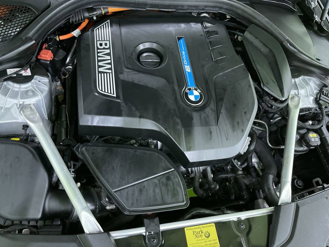 Used 2019 BMW 530e xDrive w/ Convenience Package image 31