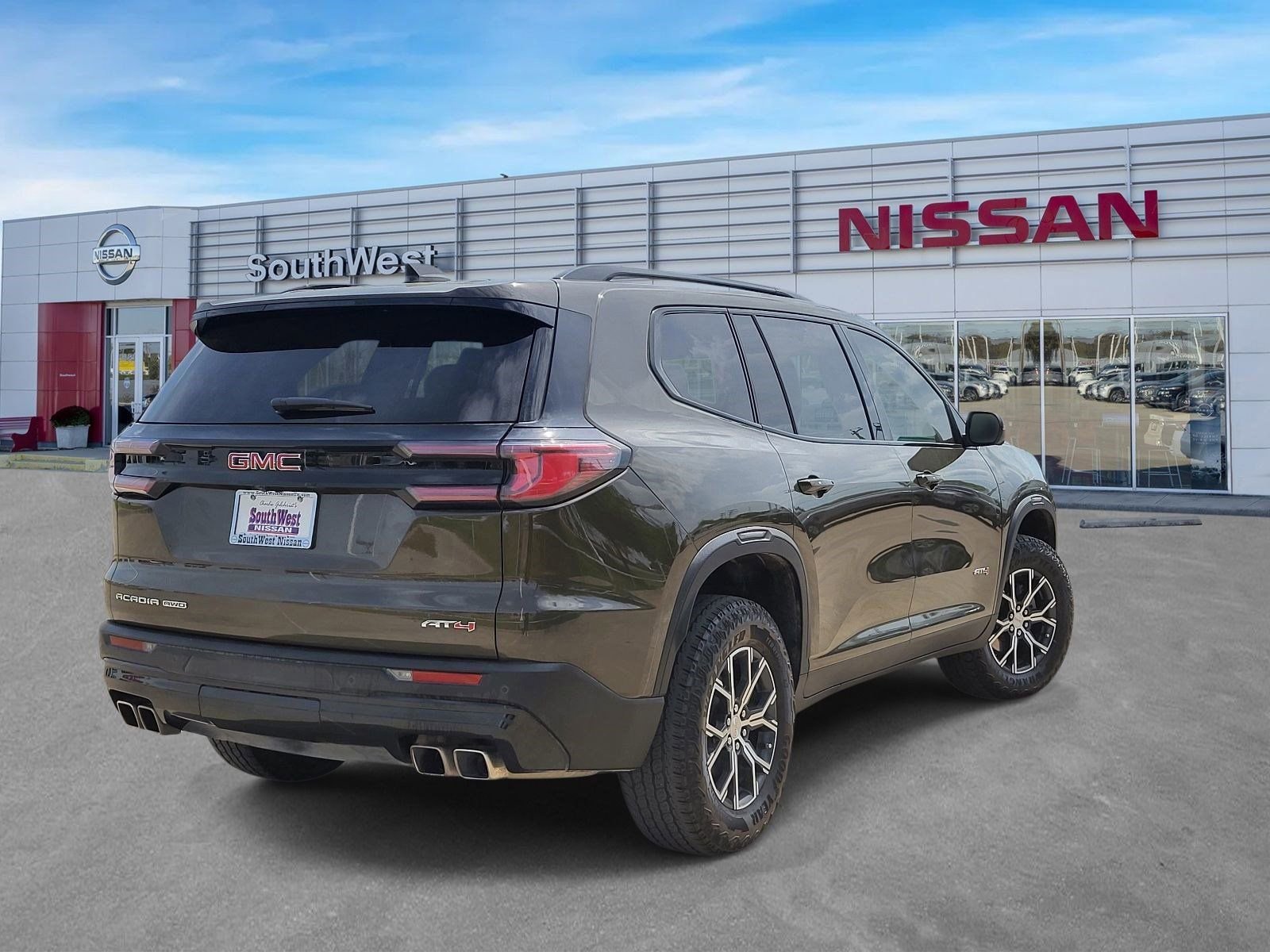 Used 2024 GMC Acadia AT4 w/ Luxury Package AWD/4WD image 6