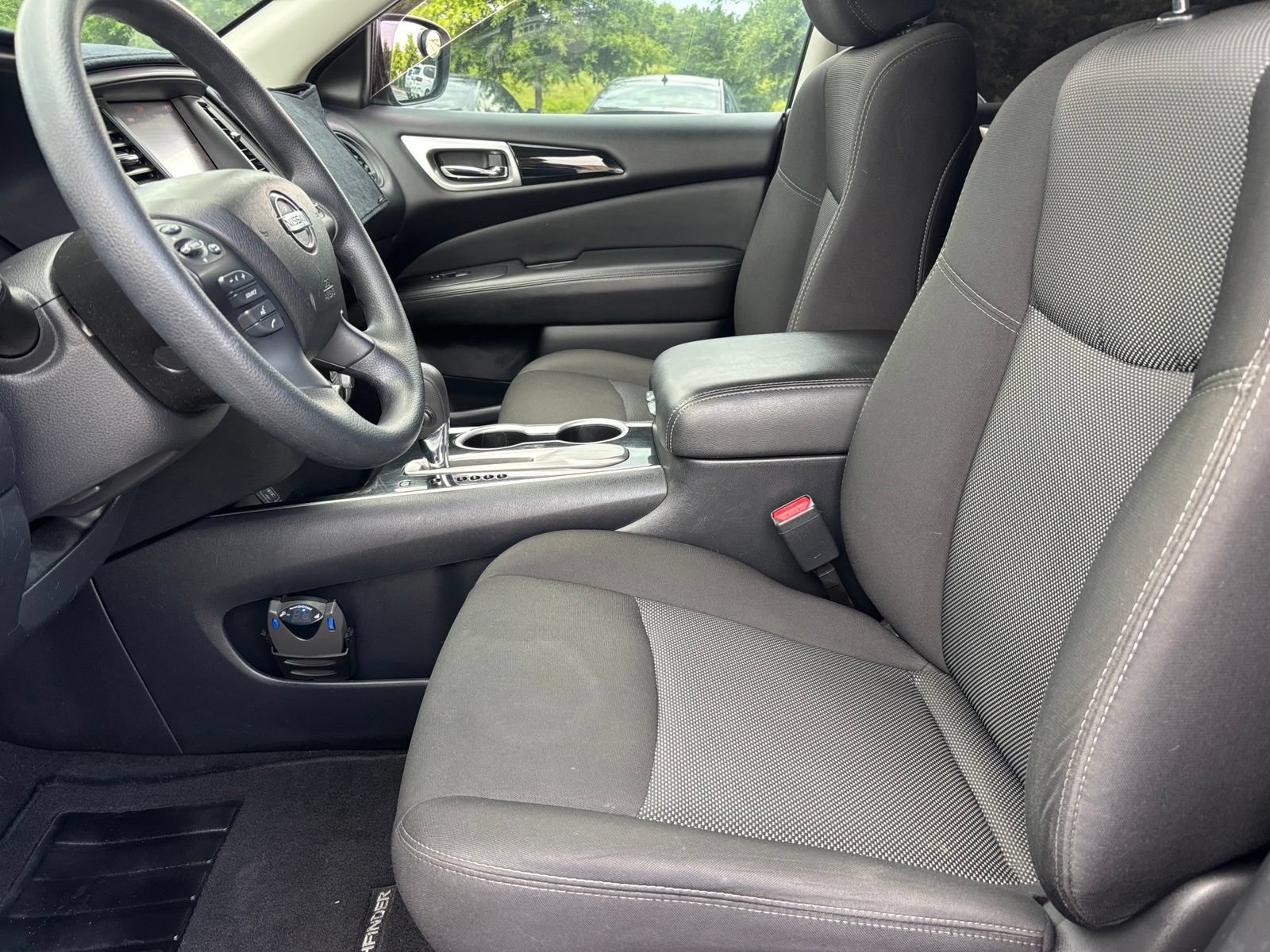 Used 2020 Nissan Pathfinder S FWD image 12