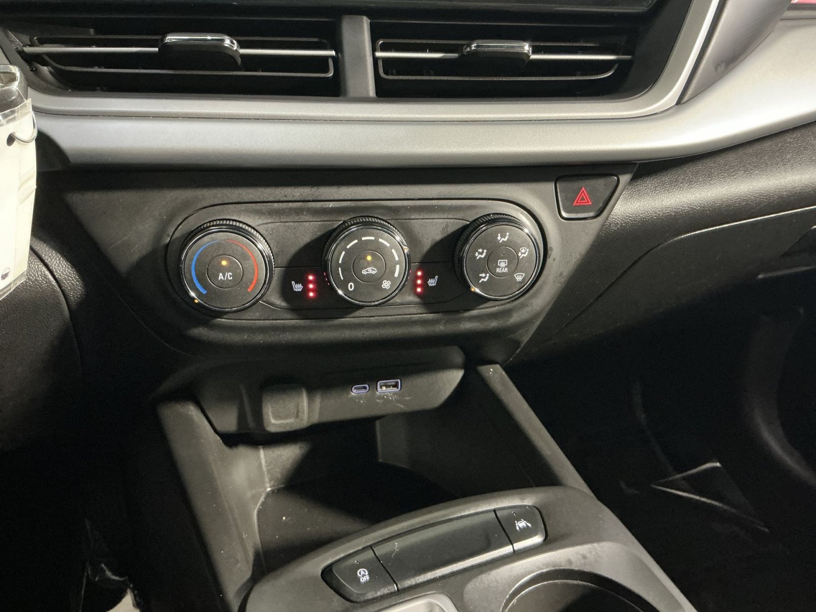 Used 2024 Chevrolet Trax RS FWD image 22