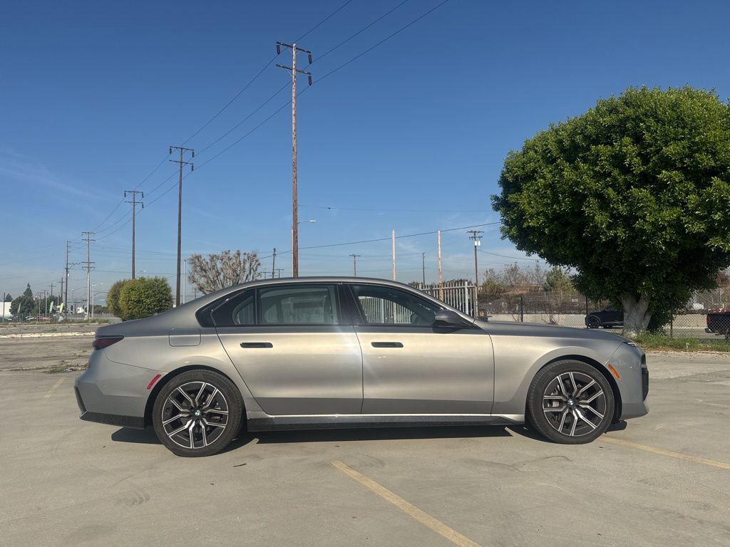 Used 2025 BMW 740i image 5