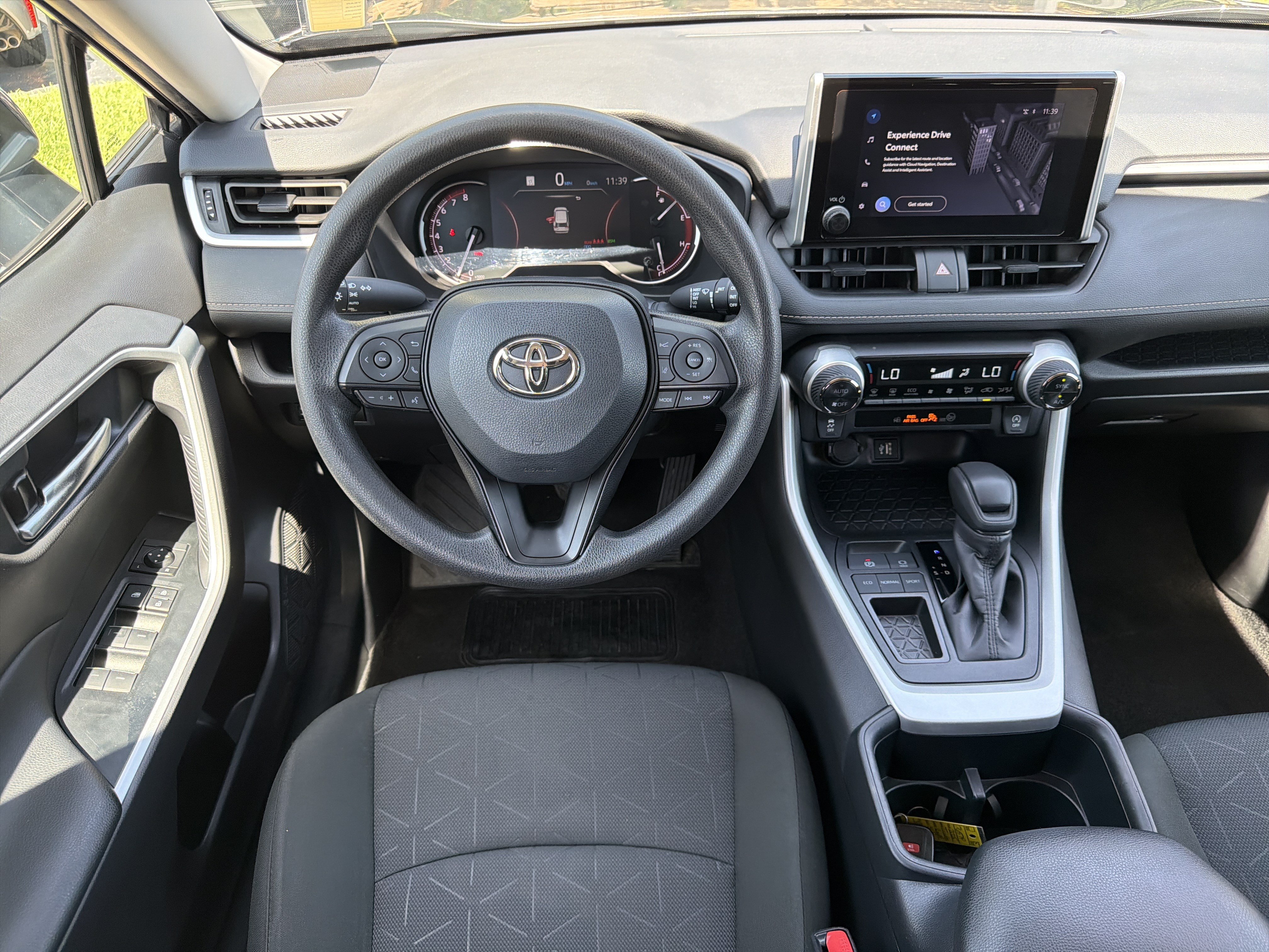 Used 2025 Toyota RAV4 XLE FWD image 22