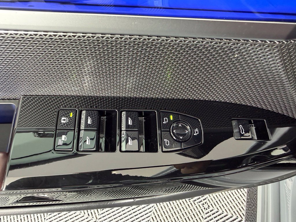 Used 2023 BMW 740i w/ Executive Package RWD image 18