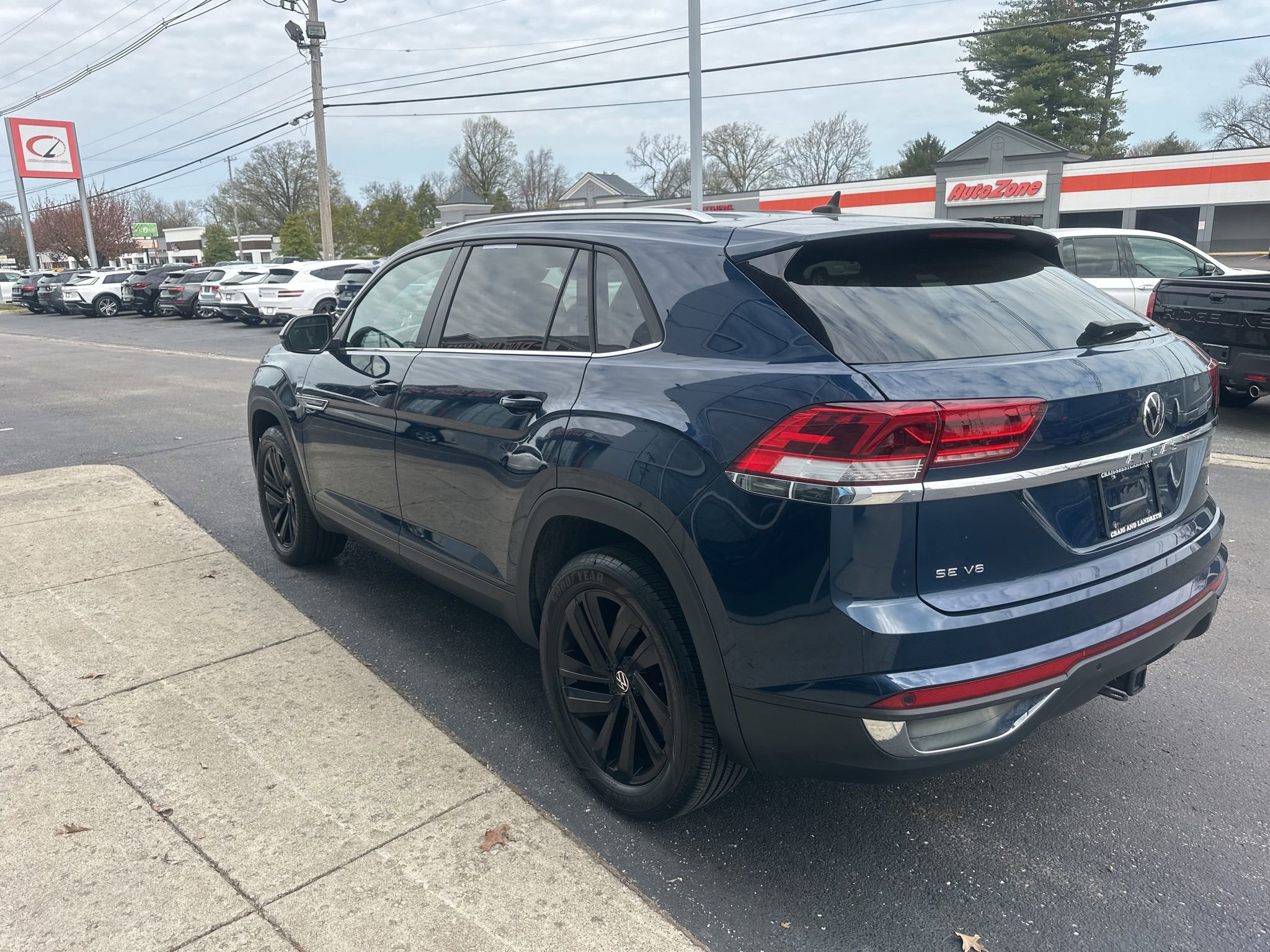 Used 2023 Volkswagen Atlas Cross Sport SE w/ Black Wheel Package AWD/4WD image 5