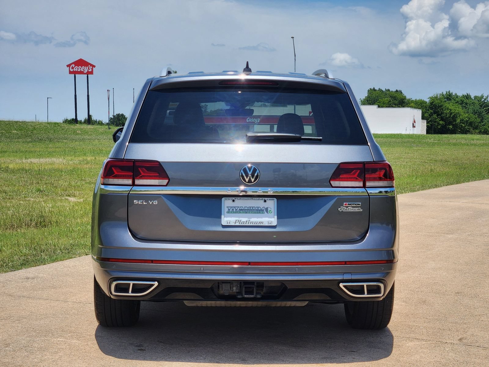 Used 2022 Volkswagen Atlas SEL R-Line AWD/4WD image 8