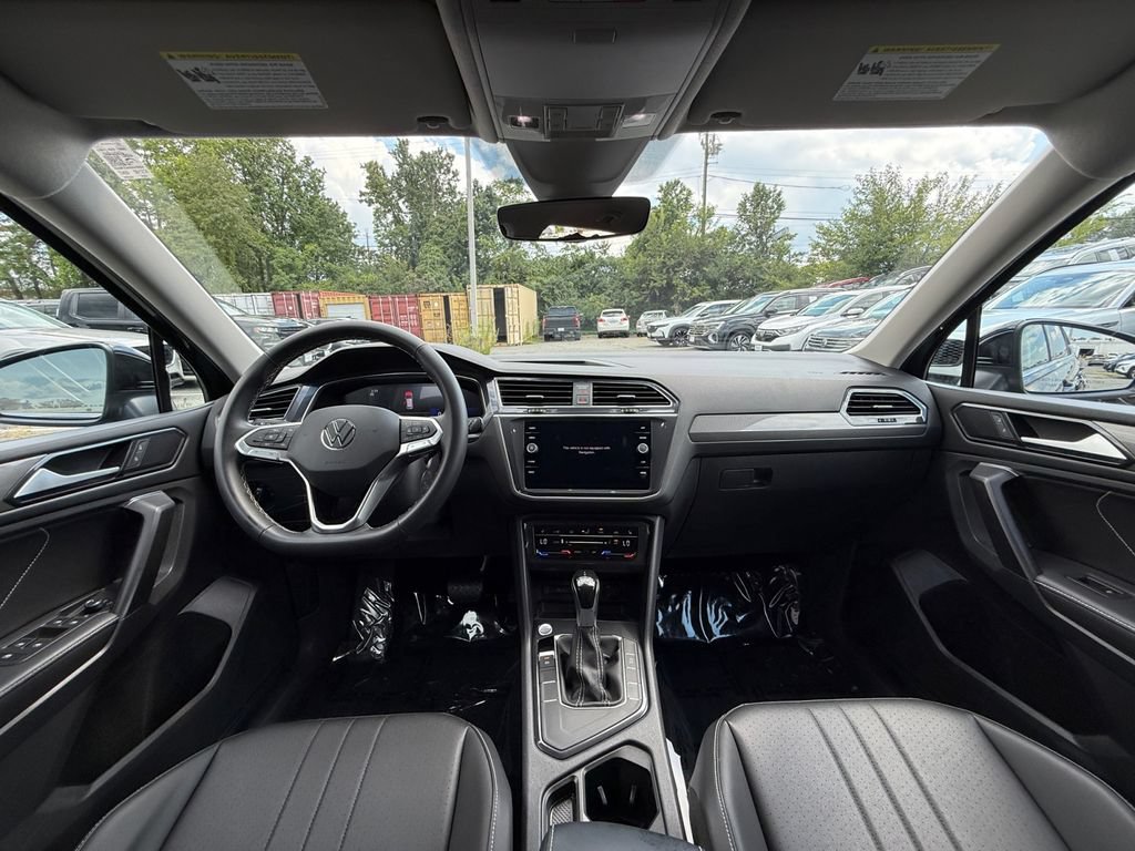 Used 2023 Volkswagen Tiguan SE FWD image 23