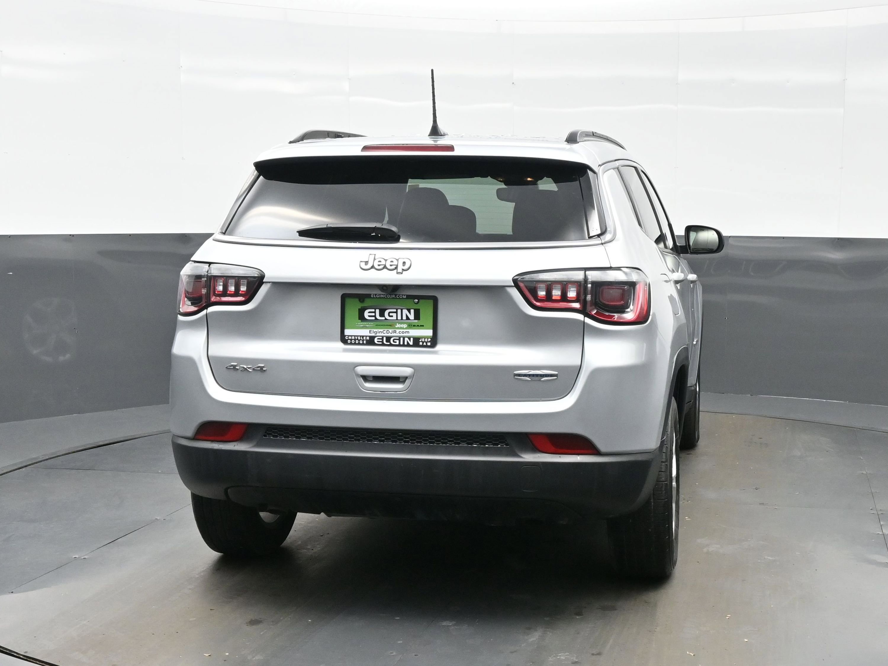 Used 2024 Jeep Compass Latitude AWD/4WD image 5