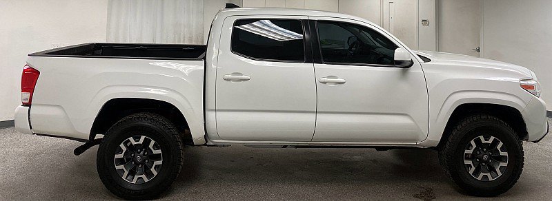 Used 2017 Toyota Tacoma SR w/ Tow Package image 4