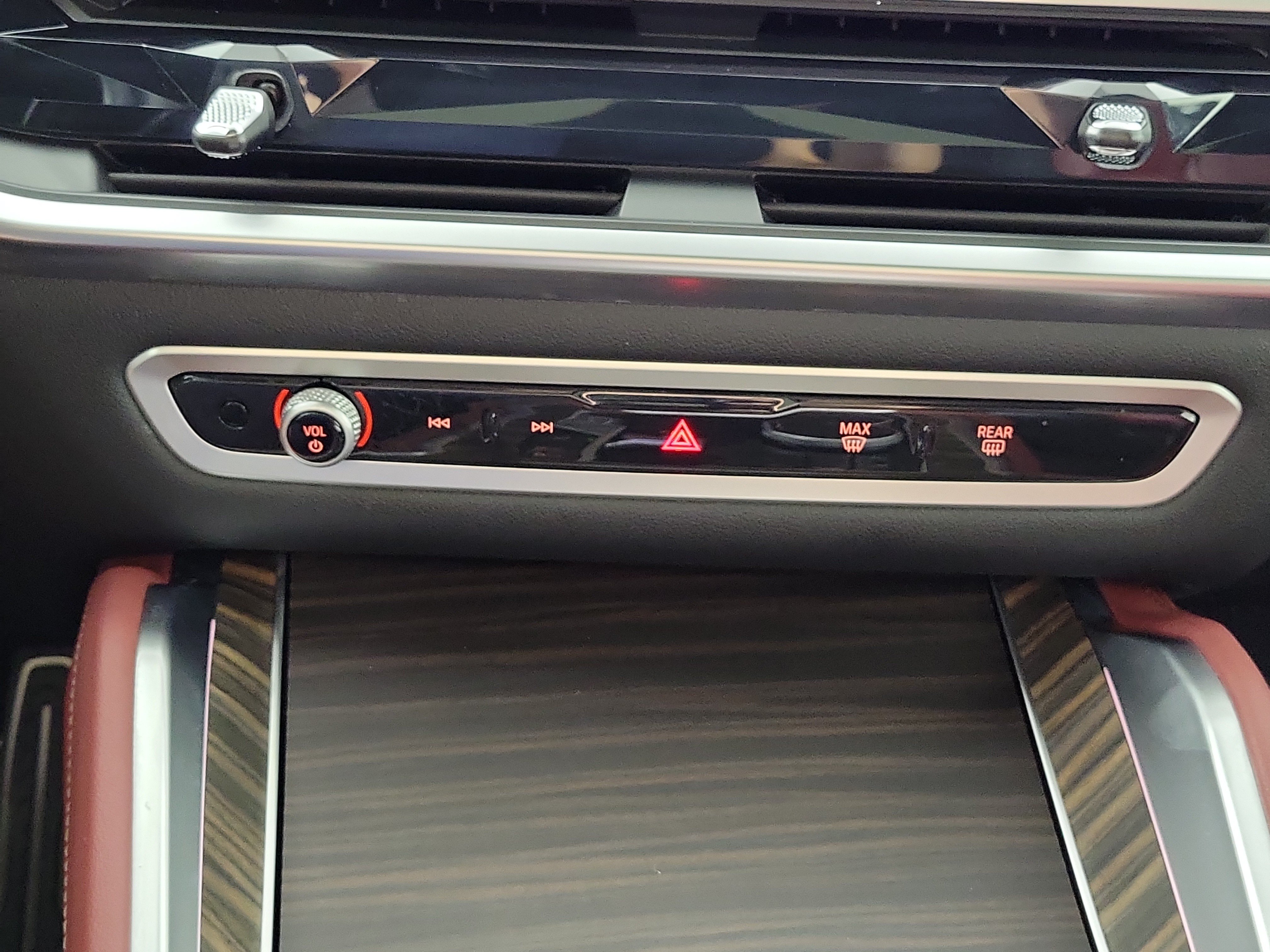 Certified 2025 BMW X6 M60i AWD/4WD image 21