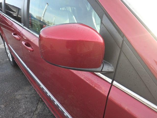 Used 2013 Chrysler Town & Country Touring image 6